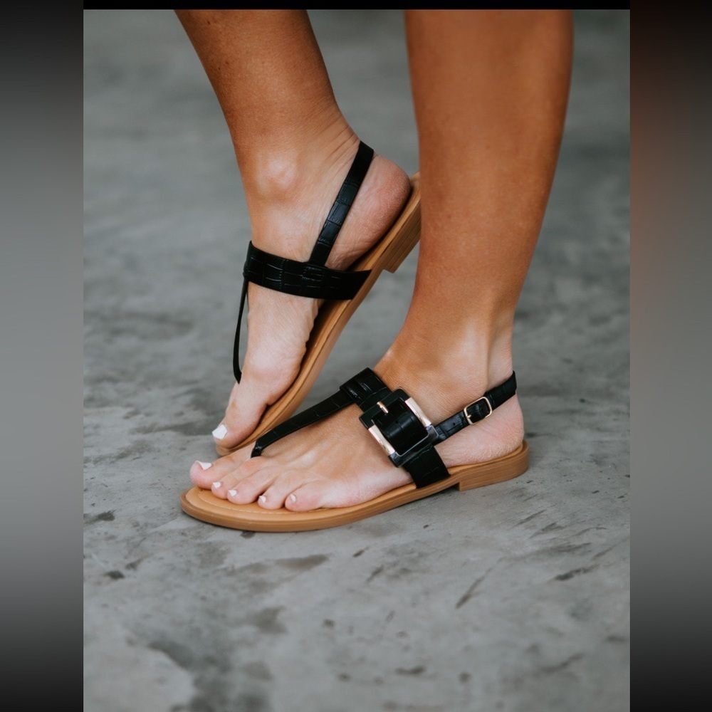Pierre Dumas Chasity Thong Sandal Adjustable Strap Black Womens Size 6